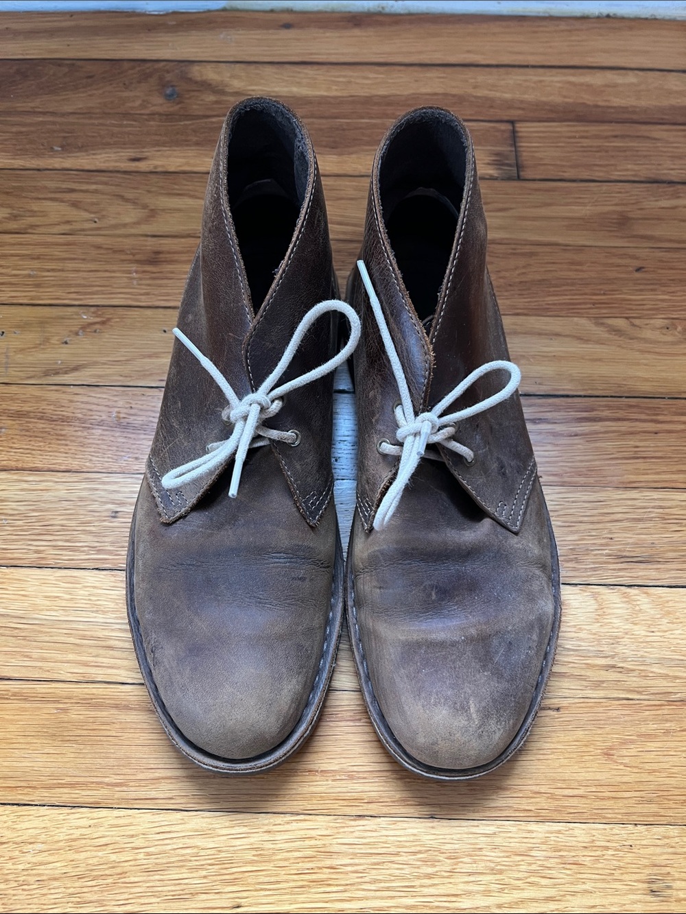 Clarks Desert Boot in Beeswax Sz 10.